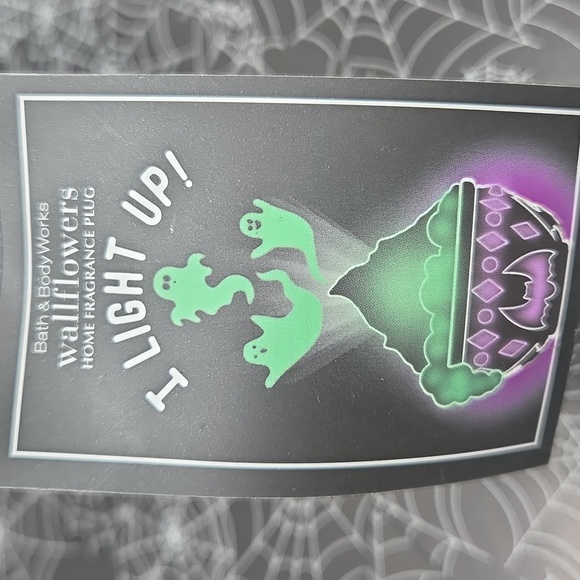 NEW B&BW Bubble Bubble Toil & Trouble Wallflower Plug nightlight goblet ghosts - Picture 5 of 8